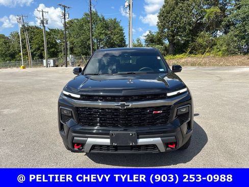 Used 2024 Chevrolet Traverse Z71 AWD/4WD image 2