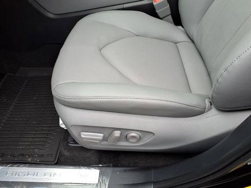 New 2026 Toyota Highlander Limited image 11