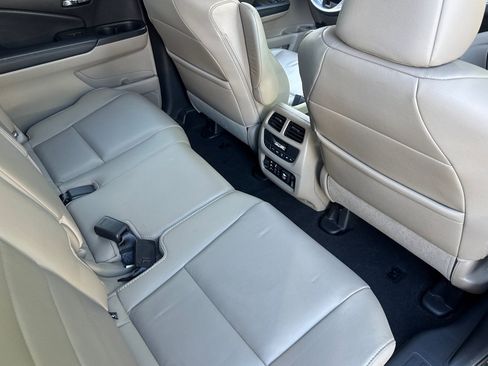 Used 2016 Honda Pilot Touring image 34