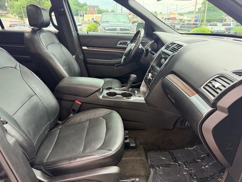 Used 2017 Ford Explorer Limited w/ Equipment Group 301A FWD image 17