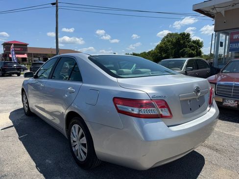 Used 2011 Toyota Camry LE FWD image 4