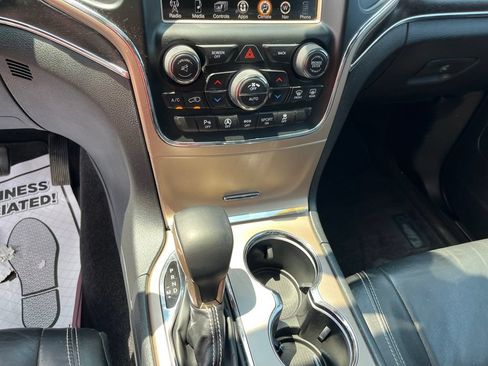 Used 2017 Jeep Grand Cherokee Limited AWD/4WD image 19