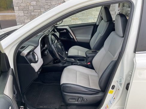 Used 2017 Toyota RAV4 Limited image 13