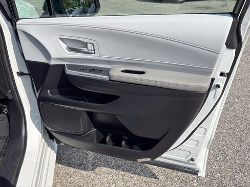 Certified 2026 Toyota Sienna XLE FWD image 43