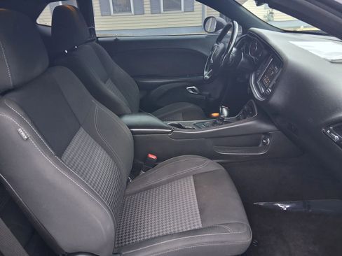 Used 2019 Dodge Challenger SXT image 15