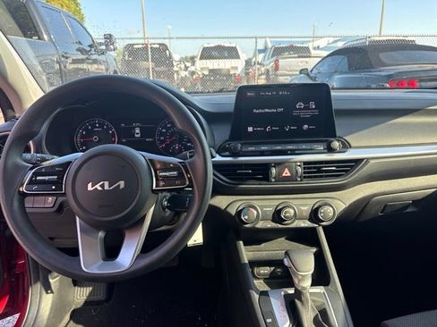 Used 2022 Kia Forte LXS FWD image 11