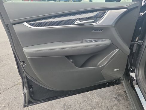 Certified 2025 Cadillac XT6 Premium Luxury image 18
