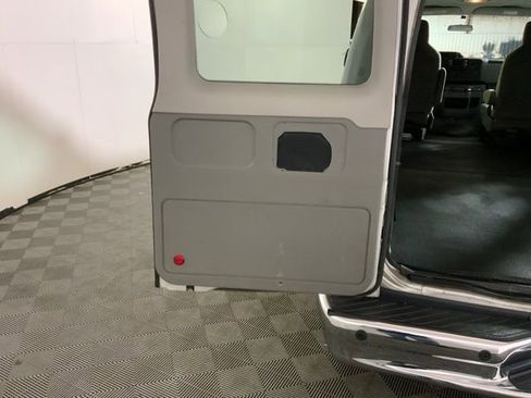 Used 2010 Ford E-350 and Econoline 350 XLT RWD image 22