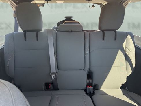 Used 2024 Jeep Wrangler Unlimited w/ Convenience Group image 10