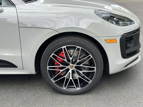 New 2026 Porsche Macan GTS AWD/4WD image 9