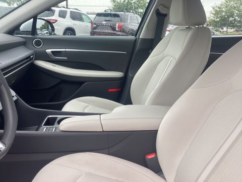 Used 2025 Hyundai Sonata SEL FWD image 12