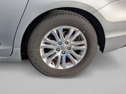 Used 2011 Toyota Sienna XLE image 24