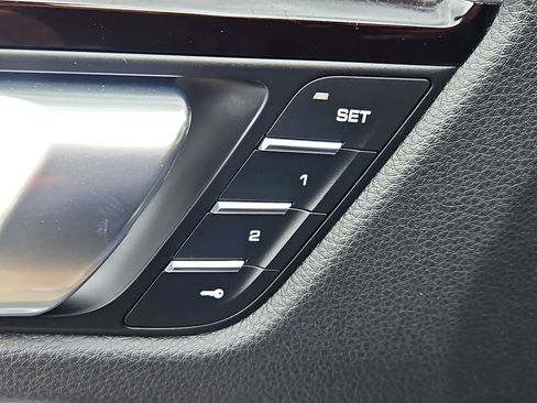 Certified 2023 Porsche Macan AWD/4WD image 22