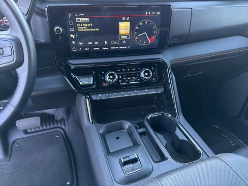 Used 2024 GMC Sierra 2500 AT4 w/ AT4 Premium Plus Package image 31