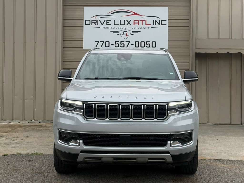Used 2024 Jeep Wagoneer Series II w/ Flexible Seating Group RWD image 1