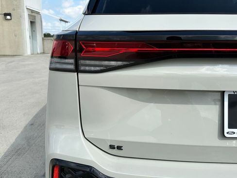 New 2026 Volkswagen Tiguan SE R-Line FWD image 9