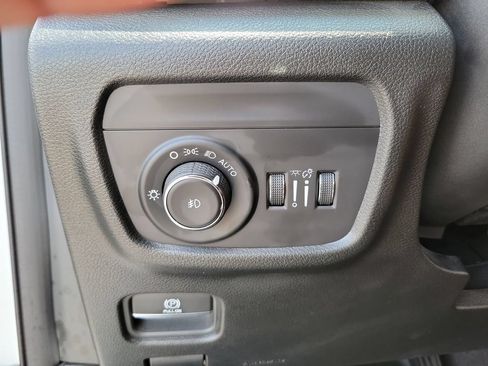 Used 2023 Jeep Grand Cherokee Limited AWD/4WD image 18