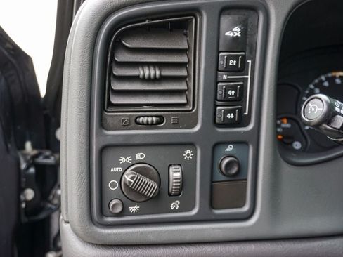 Used 2004 Chevrolet Silverado 2500 LS AWD/4WD image 17