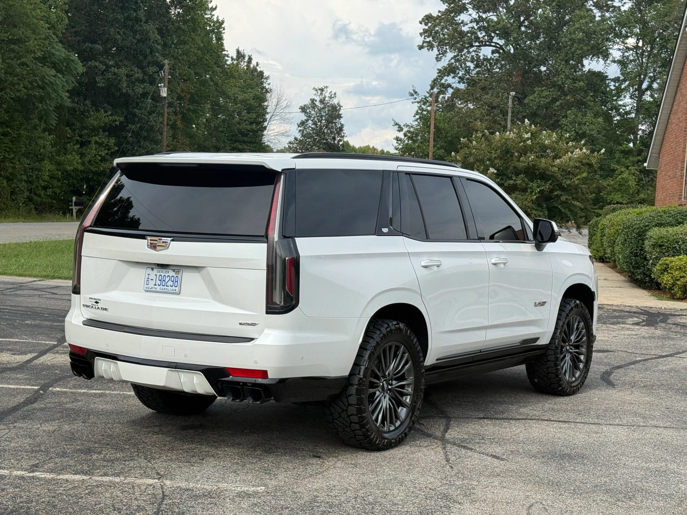 Used 2023 Cadillac Escalade V AWD/4WD image 3