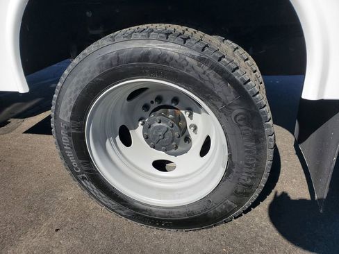 New 2026 Ford F550 4x4 Regular Cab Super Duty w/ XL Chrome Package image 27