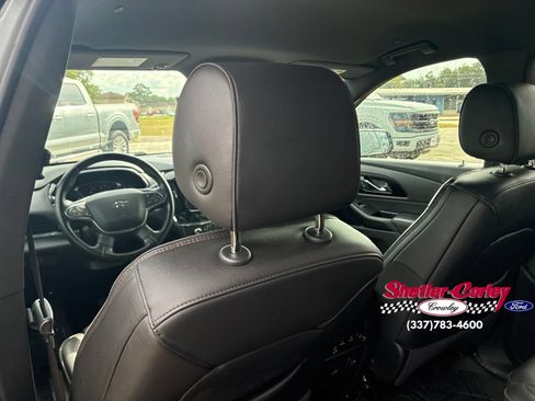 Used 2023 Chevrolet Traverse RS FWD image 8