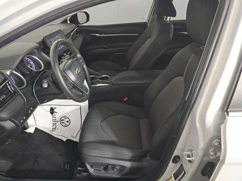 Used 2022 Toyota Camry LE image 7