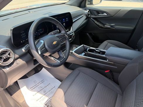 Used 2025 Chevrolet Equinox LT AWD/4WD image 11