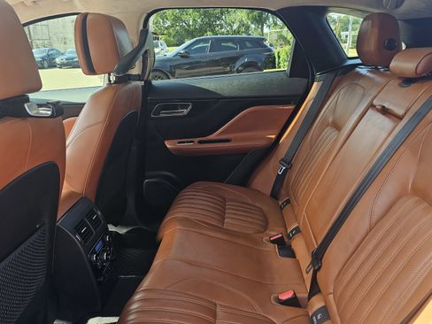 Used 2018 Jaguar F-PACE Portfolio image 21