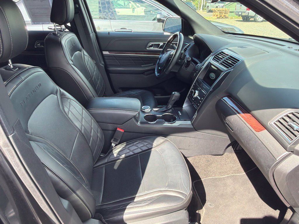 Used 2018 Ford Explorer Platinum AWD/4WD image 7