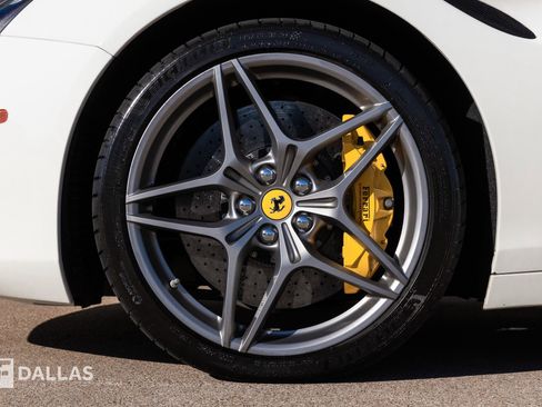 Used 2015 Ferrari California T image 8