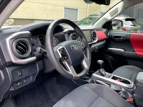 Used 2023 Toyota Tacoma SR5 AWD/4WD image 8