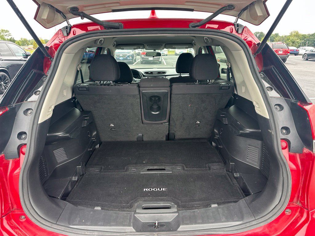 Used 2017 Nissan Rogue SV FWD image 15