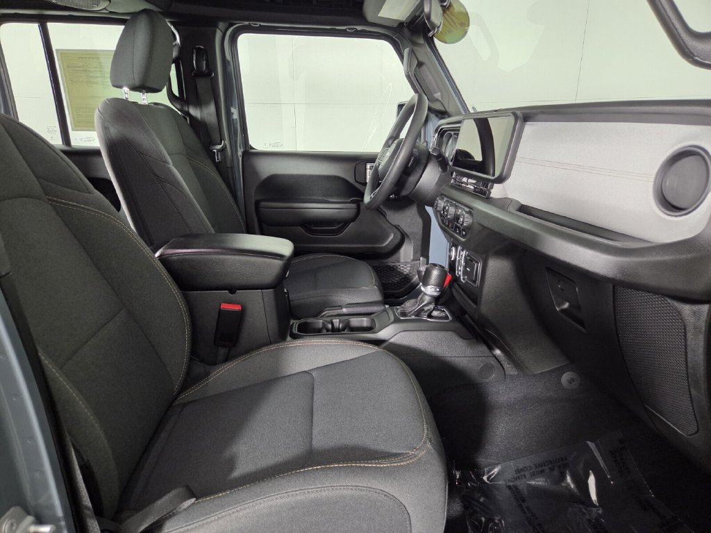 Used 2025 Jeep Wrangler Unlimited Sport AWD/4WD image 32