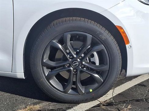 New 2026 Chrysler Pacifica Select image 5