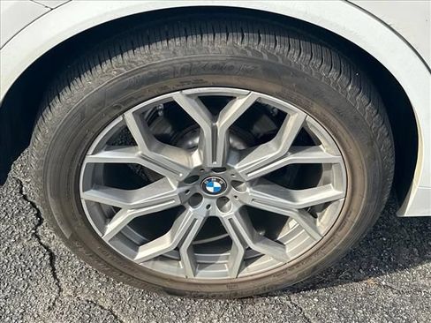 Used 2021 BMW X7 xDrive40i w/ Cold Weather Package AWD/4WD image 15