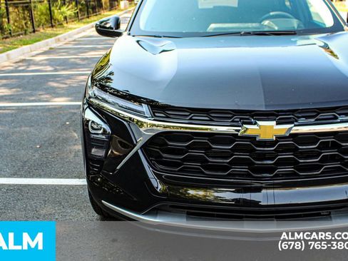 Used 2024 Chevrolet Trax LT image 12