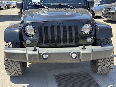 Used 2015 Jeep Wrangler Unlimited Sahara AWD/4WD image 19