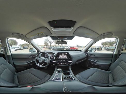 Used 2025 Nissan Pathfinder SV image 44