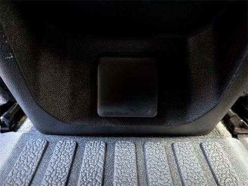 Used 2024 GMC Canyon AT4 w/ Technology Package image 25