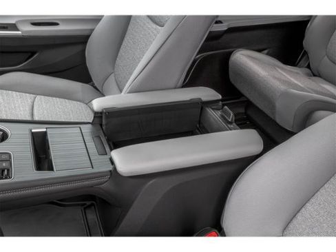 Used 2025 Toyota Sienna LE FWD image 13