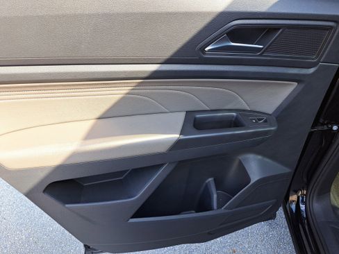 Used 2022 Volkswagen Atlas SEL R-Line image 8