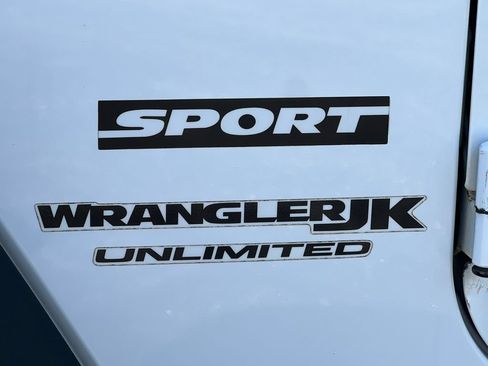 Used 2018 Jeep Wrangler Unlimited Sport S AWD/4WD image 14