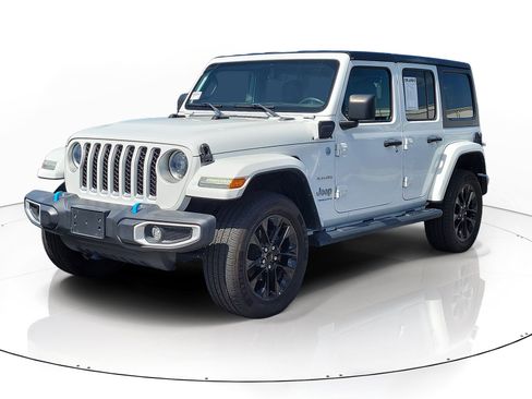 Used 2023 Jeep Wrangler Unlimited Sahara AWD/4WD image 3