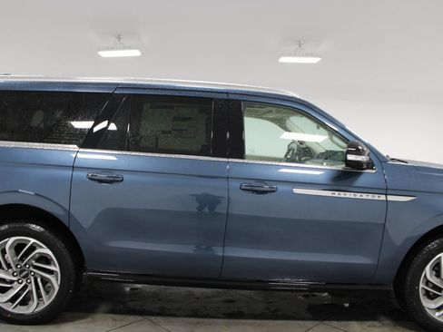 New 2027 Lincoln Navigator L Reserve RWD image 10