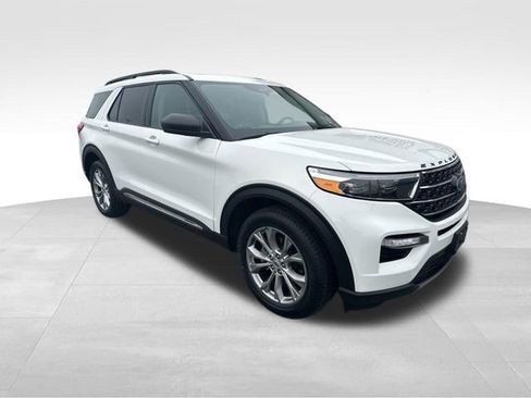 Used 2023 Ford Explorer XLT w/ Equipment Group 202A AWD/4WD image 7