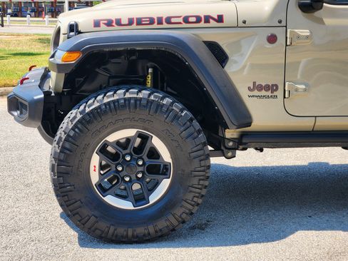 Used 2022 Jeep Wrangler Unlimited Rubicon w/ LED Lighting Group AWD/4WD image 25