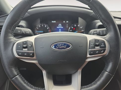 Used 2021 Ford Explorer XLT image 11