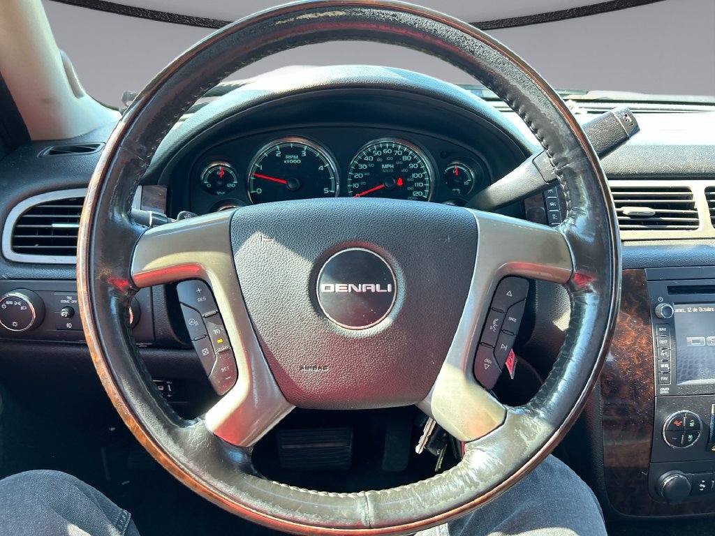 Used 2014 GMC Sierra 2500 Denali w/ Suspension Package, Off-Road AWD/4WD image 15
