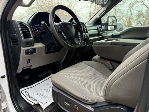 Used 2017 Ford F250 XLT w/ XLT Premium Package image 16