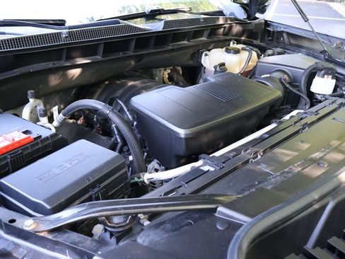 Used 2025 Chevrolet Suburban High Country AWD/4WD image 17